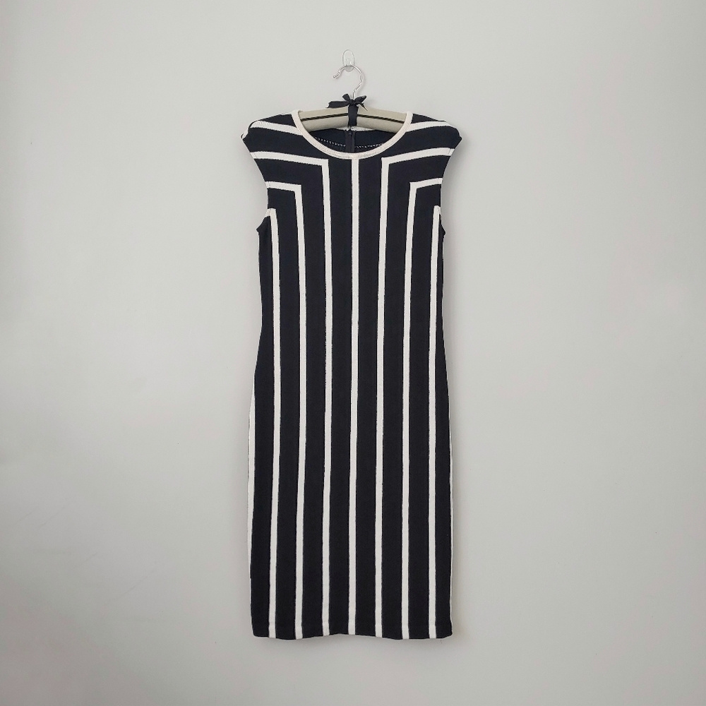 St. John Knit Sheath Dress Sleeveless Black Off White Size 2